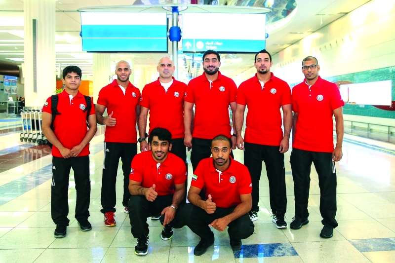 "■ القافلة الأولى للاعبي المنتخب لحظة المغادرة إلى البرازيل | البيان"