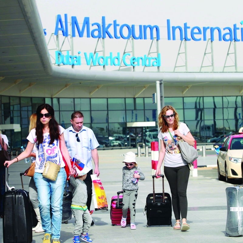 "مطار آل مكتوم"