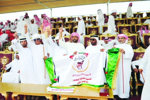 "■ جانب من تتويج الفائزين | البيان"