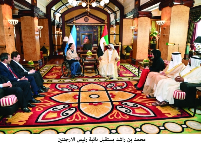 "محمد بن راشد لدى استقباله غابرييلا ميكيتي بحضور مكتوم بن محمد وأحمد بن سعيد وريم الهاشمي   |  تصوير: سيف محمد"