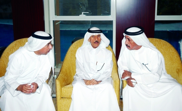 "حشر بن مكتوم يواسي ذوي الفقيد"