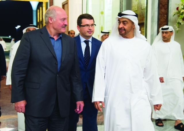 "محمد بن زايد خلال وداعه رئيس بيلاروسيا ــ وام"