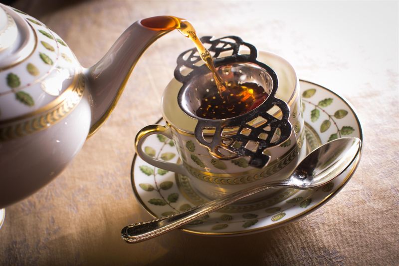 أول دليل باللغة العربية لآداب تناول شاي الظهيرة