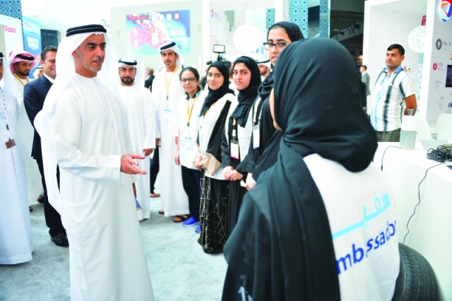 "Ⅶ سموه في حديث مع عدد من المشاركات"