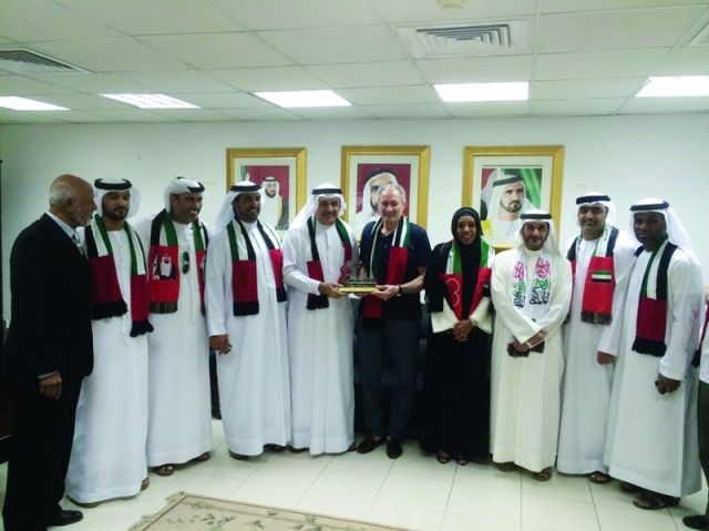 "جلفار يقدم درع الاتحاد بحضور أعضاء مجلس الإدارة - البيان"