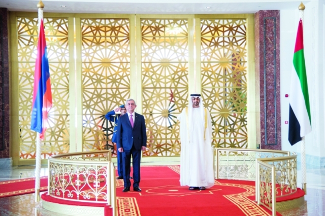 "■ سموه والرئيس الأرميني خلال مراسم الاستقبال"