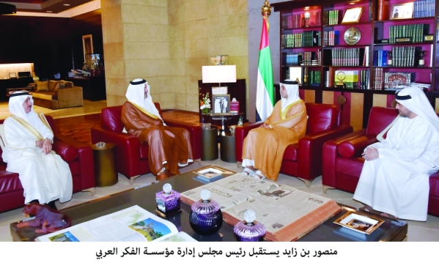 "■ سموه مستقبلاً بندر بن خالد الفيصل بحضور راشد العامري ومحمد البشر"