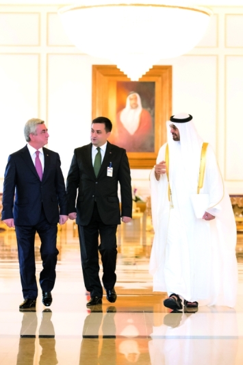 "■ محمد بن زايد خلال استقبال الرئيس الأرميني | وام"