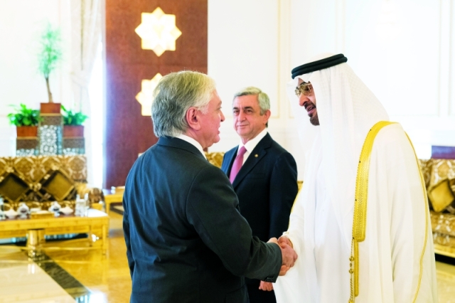 "■ .. و مصافحاً ايدفارد نالبانديان"