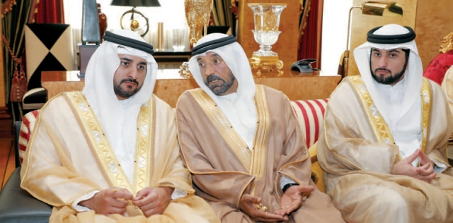 "مكتوم بن محمد وأحمد بن سعيد وأحمد بن محمد خلال اللقاء"