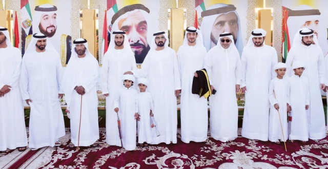 "محمد بن راشد مع العريس بحضور مكتوم وأحمد بن محمد"