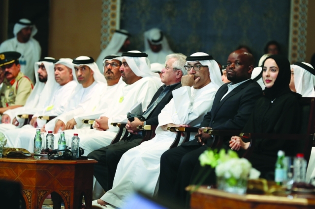 "عبد الرحمن العويس وحسين الحمادي وسلطان البادي وثاني الزيودي وراشد بن فهد وشما المزروعي وخميس المزينه"