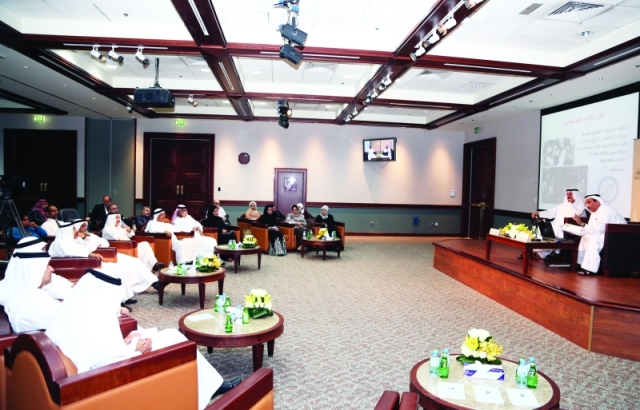 "Ⅶ عبد الله العامري وسلطان صقر السويدي خلال الأمسية | تصوير: عبد الحنّان مصطفى"