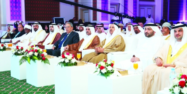 "حاكم الفجيرة خلال الجلسة الافتتاحية للمؤتمر بحضور عمر موسى وكبار المسؤولين تصوير: زيشان احمد"