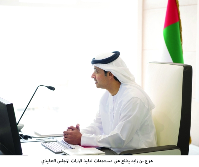 "■ هزاع بن زايد متحدثاً خلال اللقاء | وام"