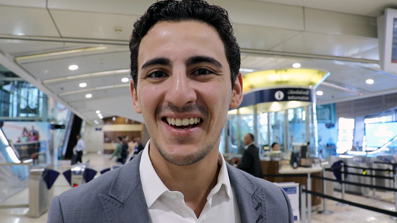 "فينسينت/فرنسا: محطات باريس، كما هنا، تحتفي بالحياة والإنسان."