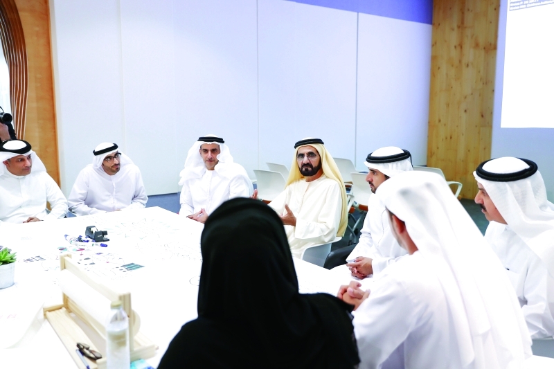 "■محمد بن راشد خلال اللقاء بحضور حمدان بن محمد وسيف بن زايد ومحمد القرقاوي وصقر غباش"