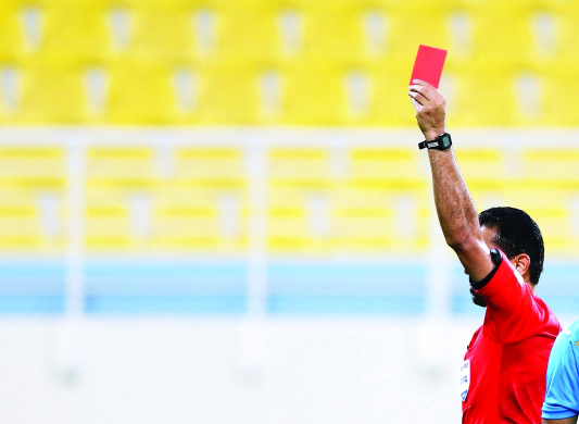 "Ⅶ عبدالله البلوشي لاعب الإمارات لايستحق الطرد | البيان"