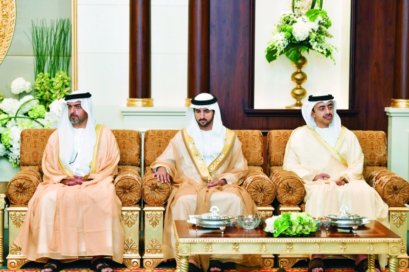 "حمدان بن محمد وحامد وعبدالله بن زايد"