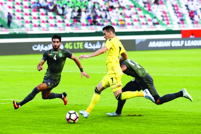 "■ الوصل يتخطى الإمارات ويواصل الصدارة | تصوير - محمد حنيف"