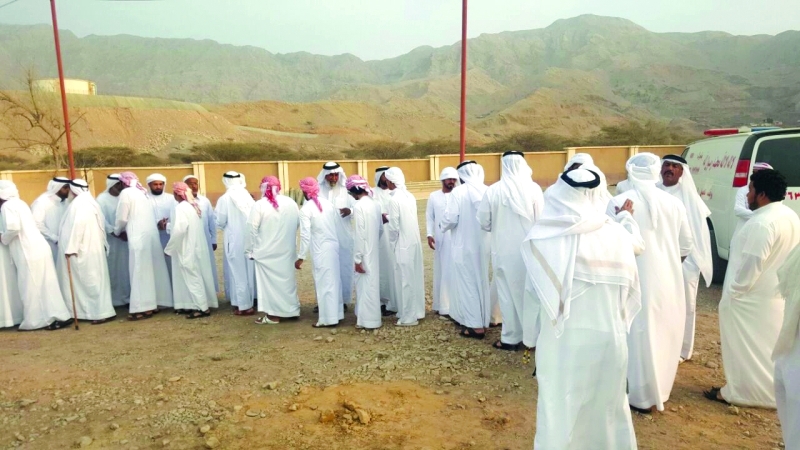 ".. وتتلقى العزاء من الأهالي"