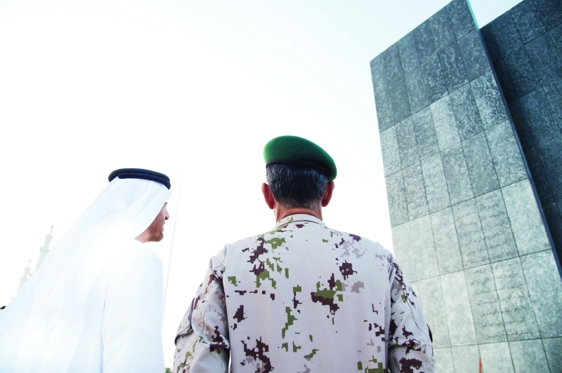 "سموه يطالع نصب نصب واحة الكرامة بحضور حمد الرميثي"