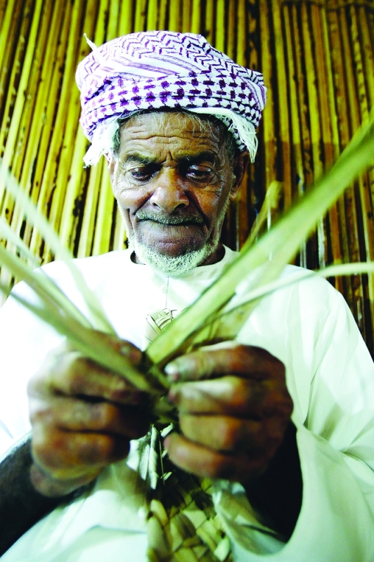 "الأعمال اليدوية في قسم التراث"