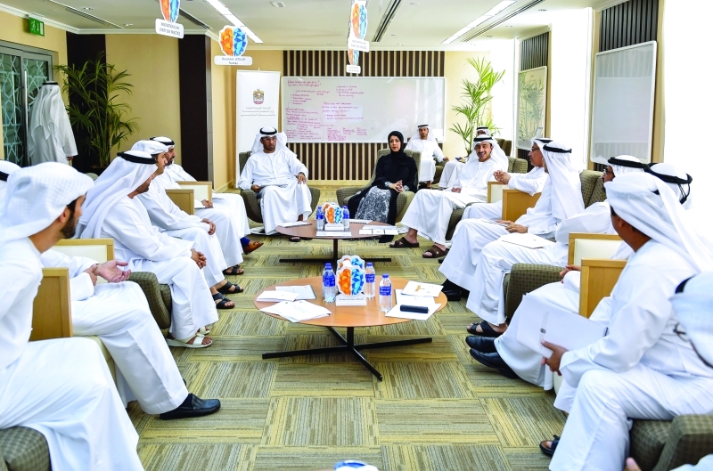 "عبد الله بن زايد مترئساً الاجتماع بحضور ريم الهاشمي وسلطان الجابر | وام"