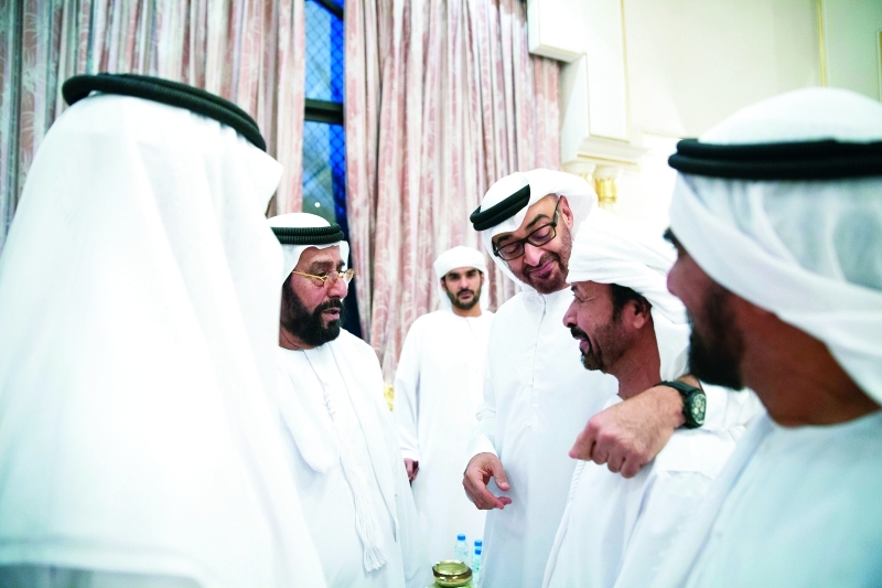 "■ محمد بن زايد خلال تقديم واجب العزاء بحضور طحنون بن محمد | وام"
