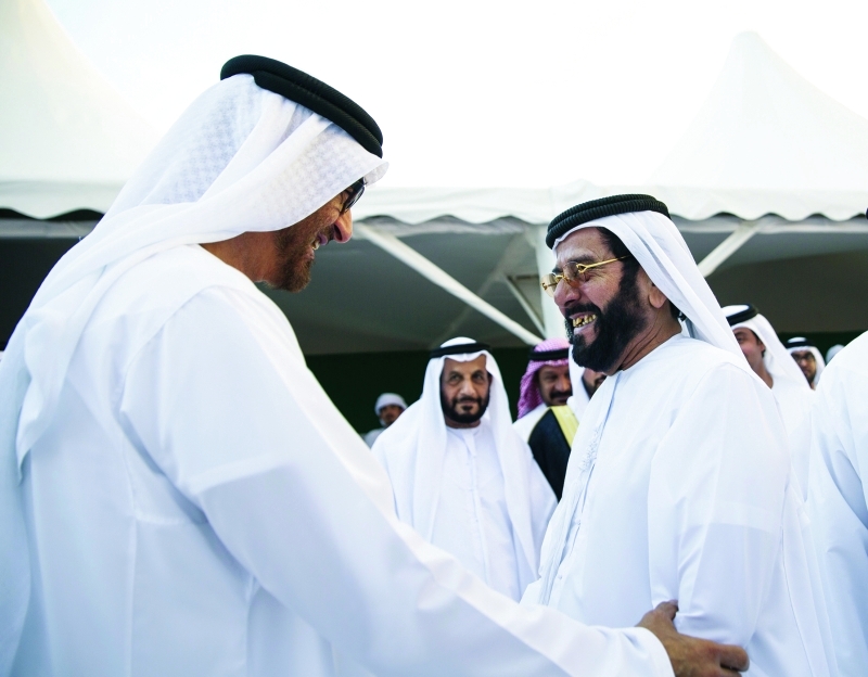 "■ محمد بن زايد في حديث مع طحنون بن محمد"