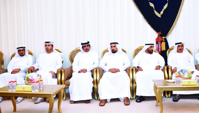 "■ الشعفار والريسي وعدد من كبار ضباط الداخلية خلال العزاء"