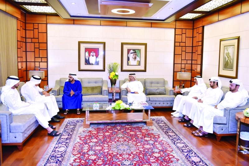 "■ محمد بن راشد خلال لقائه عبد اللطيف الزياني بحضور حمدان ومكتوم بن محمد ومحمد القرقاوي وأنور قرقاش ومحمد النابودة | تصوير: سيف محمد"