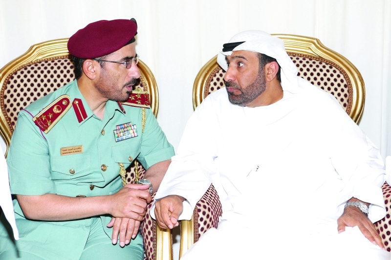 "راشد المعلا مقدماً واجب العزاء"