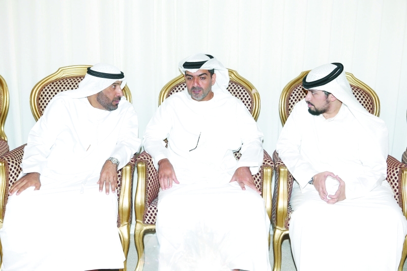 "■ حامد بن زايد خلال تقديمه واجب العزاء"