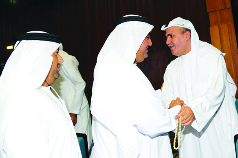 "الملا يتلقى التهاني عقب إعلان فوزه بالانتخابات | البيان"