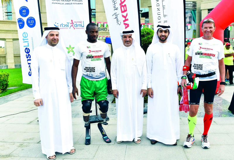 "■ سعيد حارب وبدر حارب وناصر آل رحمة خلال انطلاقة السباق"