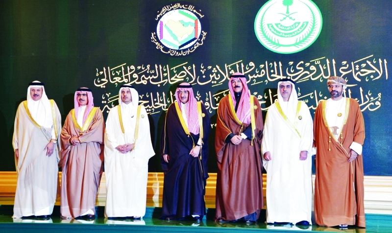 "وزراء داخلية مجلس التعاون بينهم سيف بن زايد في صورة جماعية / وام"