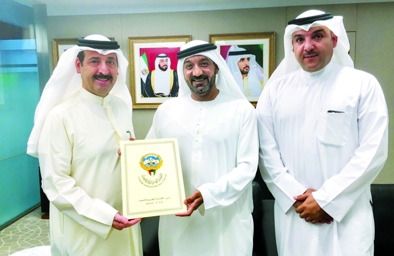 "أحمد بن سعيد يتسلم كتاب مشاركة الكويت في إكسبو 2020 من ذياب الرشيدي - البيان"