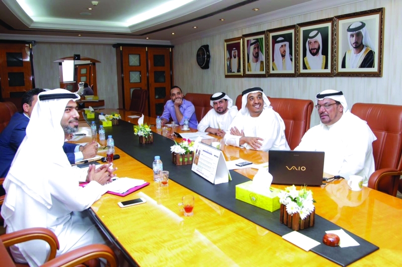 "جانب من اجتماعات إدارة التطوير الرياضي البيان"