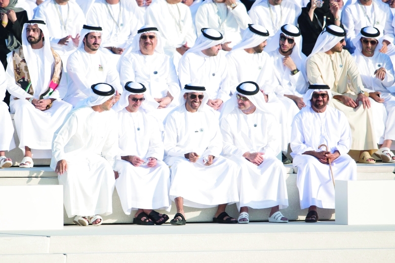 "■ سيف بن محمد وهزاع ونهيان وسيف ومنصور بن زايد وجانب من حضور الحفل"