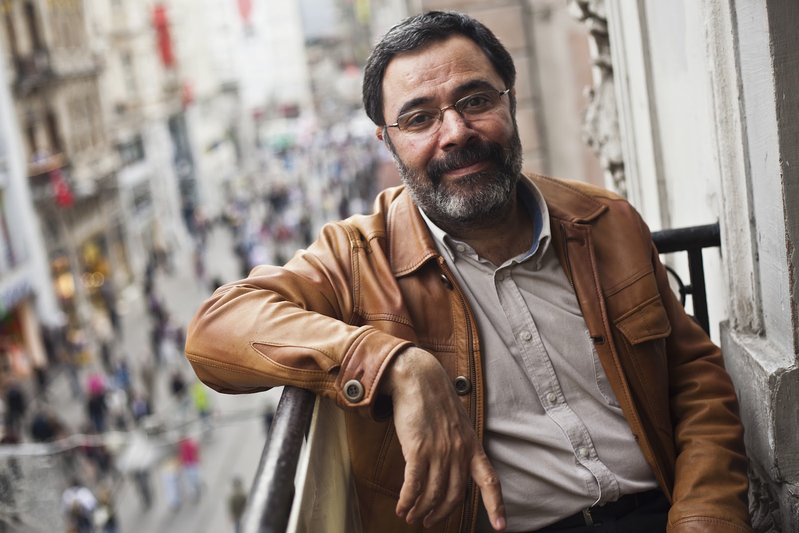 "حضور خاص لأحمد أوميت الكابت الأكثر مبيعا في تركيا في ادب الجريمة"