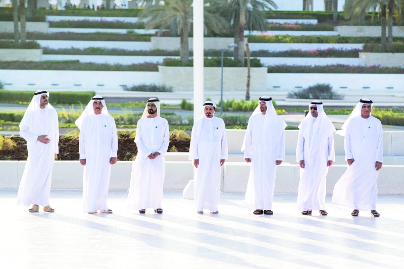 "محمد بن راشد ومحمد بن زايد وحميد النعيمي وحمد الشرقي وسعود المعلا وسعود بن صقر وسلطان بن محمد بن سلطان | تصوير: خليفة اليوسف ووام"