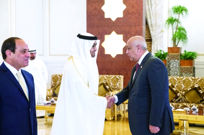 "محمد بن زايد يرحب بالوفد المرافق للرئيس المصري"