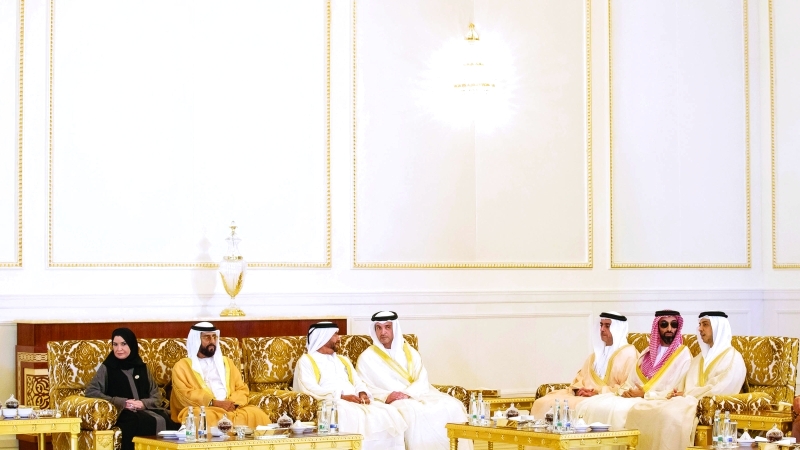 "أمل القبيسي وطحنون وسرور بن محمد وهزاع وسيف وطحنون ومنصور بن زايد"