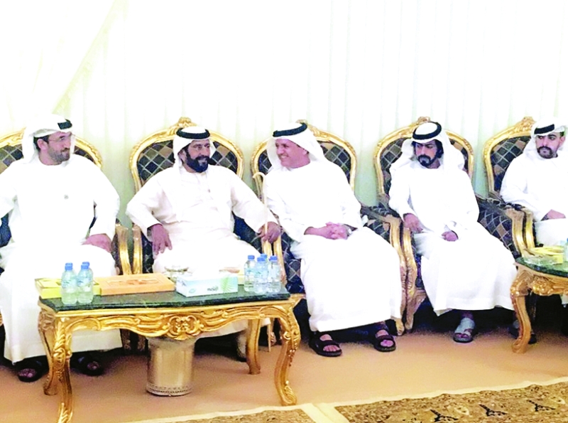 "■ طحنون بن محمد خلال تقديم واجب العزاء | وام"