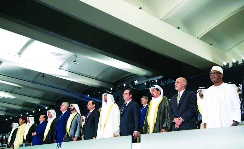 "محمد بن راشد ومحمد بن زايد يتابعان حفل «الدار أمانة» بحضور حميد النعيمي وحمد الشرقي ورؤساء فرنسا ومصر واليمن وضيوف الدولة | تصوير - سيف محمد ووام"