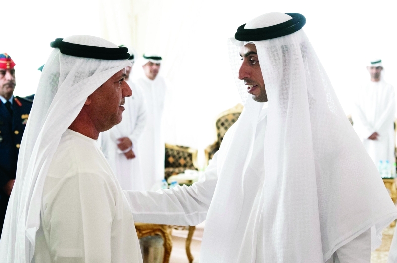 "■ خالد بن زايد خلال العزاء"