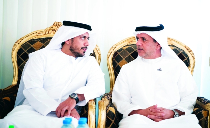 "■ سلطان بن طحنون خلال تقديم واجب العزاء"