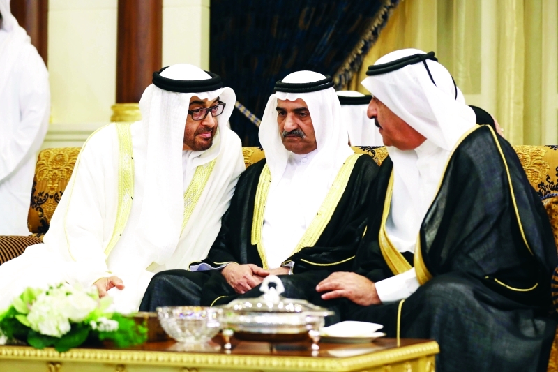 "محمد بن زايد في حديث مع حمد الشرقي وسعود المعلا"