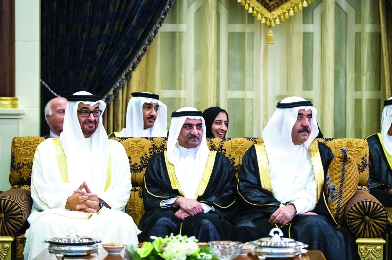 "محمد بن زايد وحمد الشرقي وسعود المعلا"